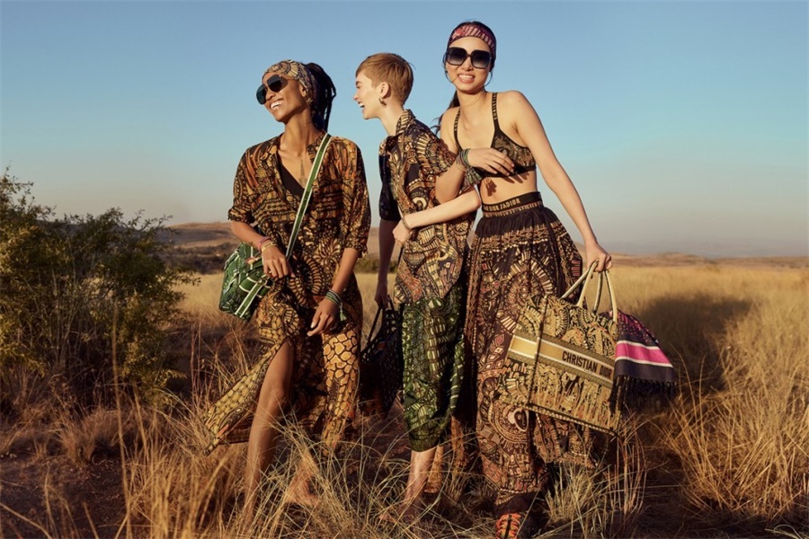 戶外運(yùn)動服裝pod的設(shè)計(jì)主題之露營